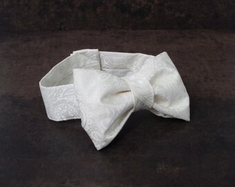 Ivory Wedding Cake Bow Tie - Newborn Photo Prop to 18 Month Boy Photo Prop - Boys Bow Tie - Baby Bow Tie - Cream Baby Boy Ring Bearer Bowtie