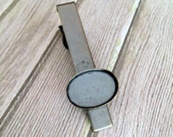 Antiqued Brass Oval Tie Clip, Oval Tie Bar, 13x18mm Bezel with matching Oval Glass - Antiqued Natural Brass