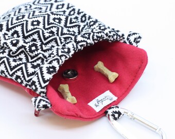 The Pocket 2.0 - Treat and Training Pouch - Black Geo and Red
