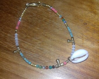 Shell and stones bracelet.