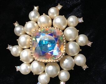 White Lustre Sparkly Vintage Brooch