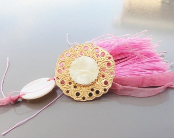mother-of-pearl pendant and filigree print vintage jewelry,