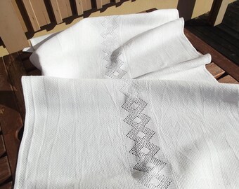 Hand woven Towel. Handwoven towel. White linen towel. Kitchen towel. Towel w lace. Decorative towel. Crochet lace. Swedish vintage 1950s.