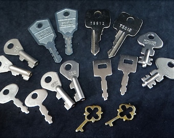 8x PAIRS Vintage Keys ... Found Items... Altered Art... Assemblage Collage... 16 Total