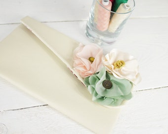 Personalized Pastel Bridesmaids Purses | Bridesmaid clutch