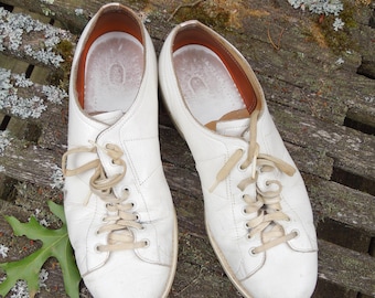 Linds Bowling Shoes Vintage - White Leather Shoe Length 11 1/2" Long - Used Worn Sports