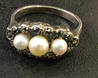 Silver marcasite and pearl ring