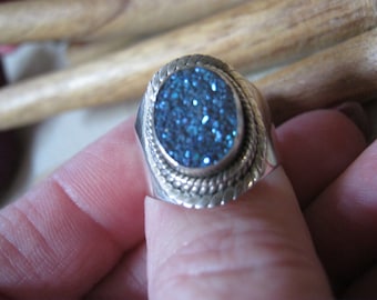 Vintage sterling silver blue drusy ring, size 6 glittery blue druzy silver ring, oval blue druzy silver ring
