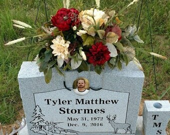 Headstone Flowers | Grave Marker Flowers | Saddleback Spray | Memorial Sprays | Cemetery flowers | Tombstone flowers | funeral arrangements