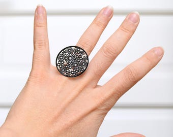 Black and silver ring light