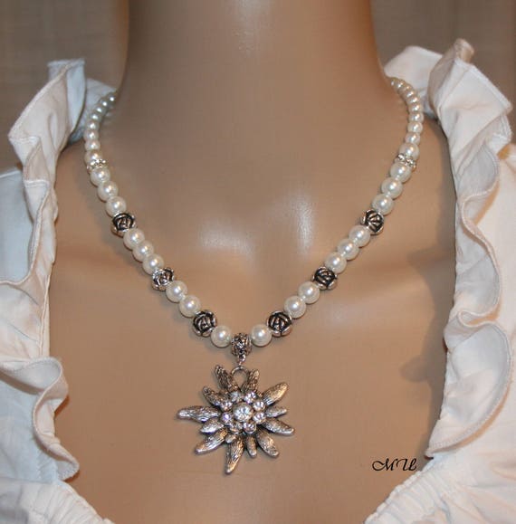 Pearl necklace with edelweiss pendant
