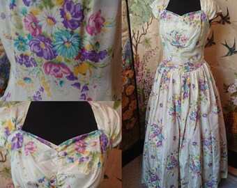 Pretty floral silk dress, 1940s /1950s, sweetheart neckline.