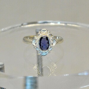 Ring in sterling silver with iolite setting