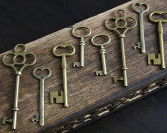 Keeper of Keys - 8 Antique Bronze Brass Skeleton Keys Old Large Key Set - 2 of each