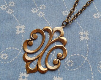 Fleur De Lis Antique Brass Pendant Charm Necklace