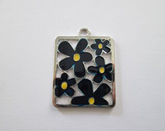 pendentif fleurs bleues métal argenté et émail 37 x 28 mm