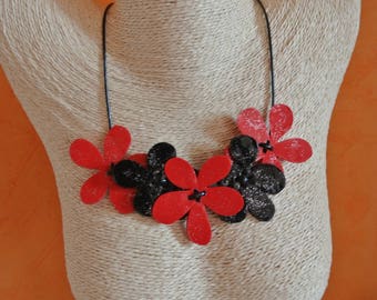 NECKLACE 5 r & w flowers