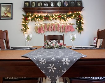 Christmas table runner, Christmas placemats, Christmas table settings, Snowflake table runner, snowflake placemats, New Years table setting