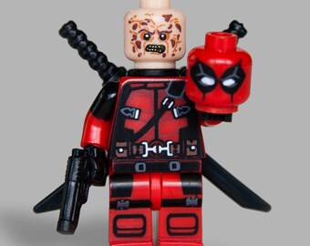 Deadpool Custom minifigure with extra Wade Wilson's head + 2 Handguns Marvel Comics Superhero