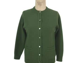 vintage 1960's olive green cardigan / Snowflakes / wool / confetti buttons / women's vintage sweater / tag size 40