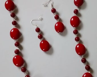 Red cabachons wire form necklace. Dangle earrings.
