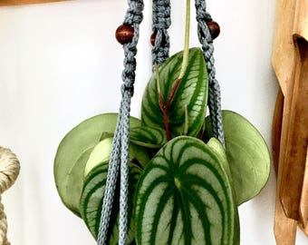 Hanging planter | macrame planter | vintage planter