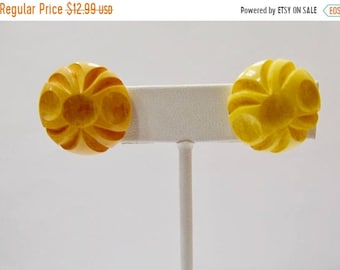 On Sale Vintage Carved Bakelite Earrings Item K # 3282