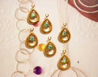 6 Goldplated 18mm Pendants with a 4mm Rainbow Rhinestone