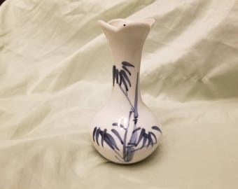 5 inch tall blue and white china vase