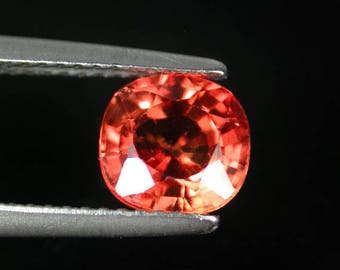 1.91 ctw. golden sapphire loose gemstone.