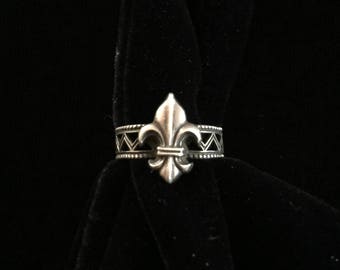 antique french fleur de lis ring