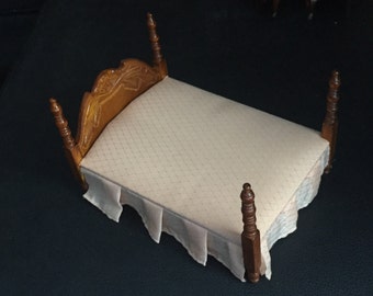 Double Bed Dollhouse Miniatures