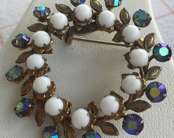 Sale!!! Darling Vintage Brooch