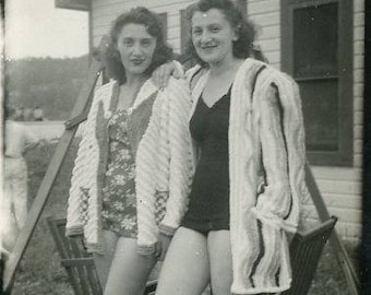 Vintage 1940s Original photo Two Young Women wearing One piece Swim Suits ~ B95 from the USA