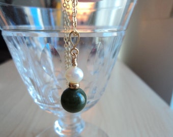 Vintage Canadian green jade pendant. Nephrite jade pendant. With true Pearl of culture and color gold.