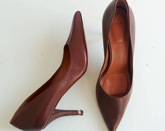 Givenchy gold tone heel pumps