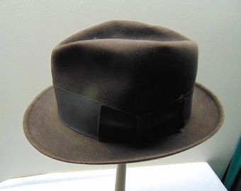 Vintage Hat size (est.7 5/8) front to back 8 1/8in. side to side 7in. Brim 2 1/4in. Crown 4in.