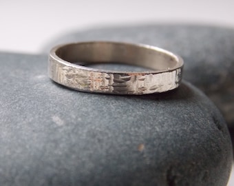 Silver ring for woman. hammered and customizable ring tube n. 1