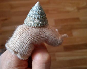 snail white puppet / snail finger puppet, white
