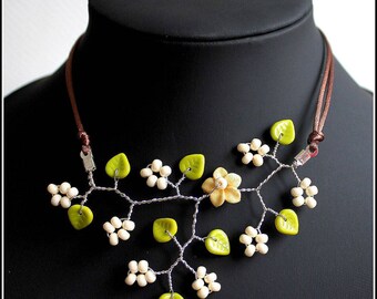 Flowering branch Pearl Necklace