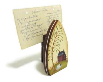 Primitive Wooden Iron Recipe Card Holder | Tole Painted Photo Holder With Prim Scene