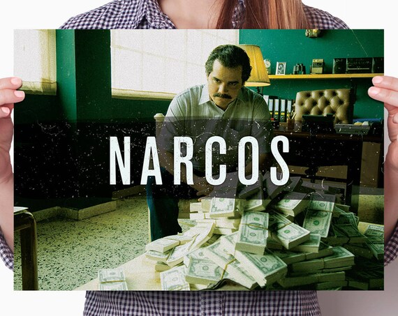 Poster Print: Narcos Pablo Escobar money photo Wagner Moura