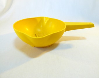 Vintage Tupperware 1 Quart Colande 1200 / Sunshine Yellow / ALifetimeofVintage