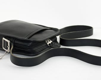 Vintage Coach Crossbody Shoulder Bag Style No. 9817 in Black Glove-Tanned Leather, AUTHENTIC COACH