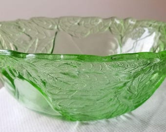 Vintage 9 Inch Salad Bowl in Avocado Green by Indiana Glass 1923-1933