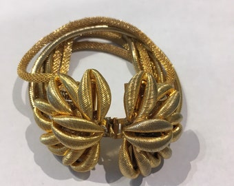 Gold flower chain bracelet