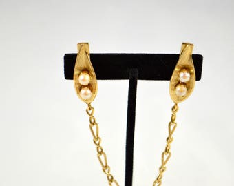 Sweater Chain Collar Clip Goldtone Faux Pearl Leaf Design Vintage Jewelry Sweater Guard Sweater Clip