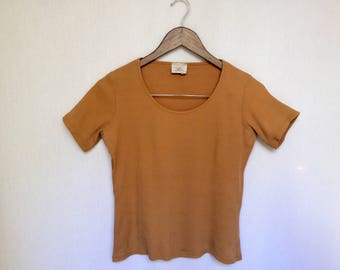 90's ribbed t shirt / caramel t shirt / brown top / rib shirt / cropped shirt / scoop neck