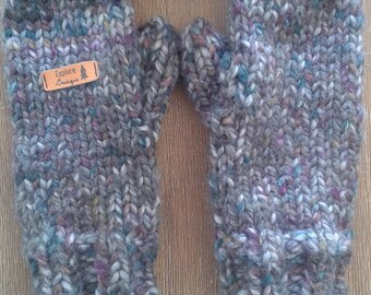 Hand knitted woman mittens