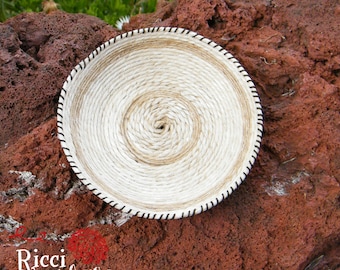 Miniature basket in hemp twine